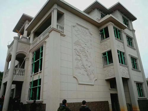 那么仿石漆與瓷磚、干掛石材對(duì)比有哪些優(yōu)點(diǎn)和缺點(diǎn)呢？